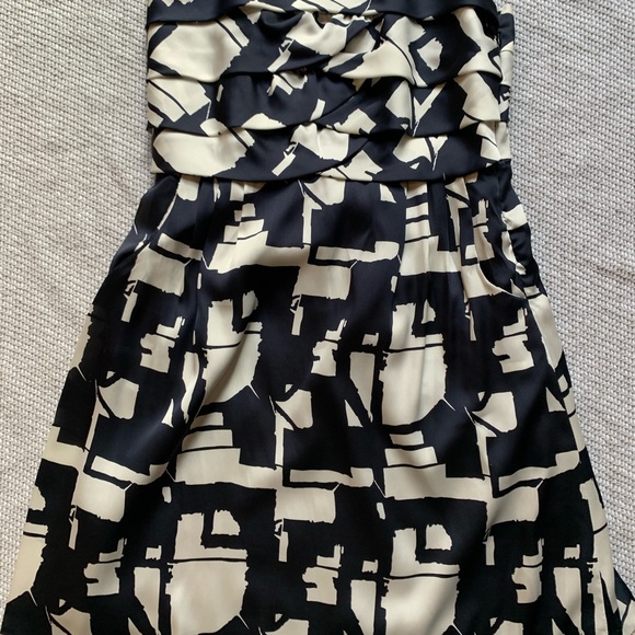 Strapless dress - Navy and Cream - Size Small - Worn Once - Picture 3 of 10